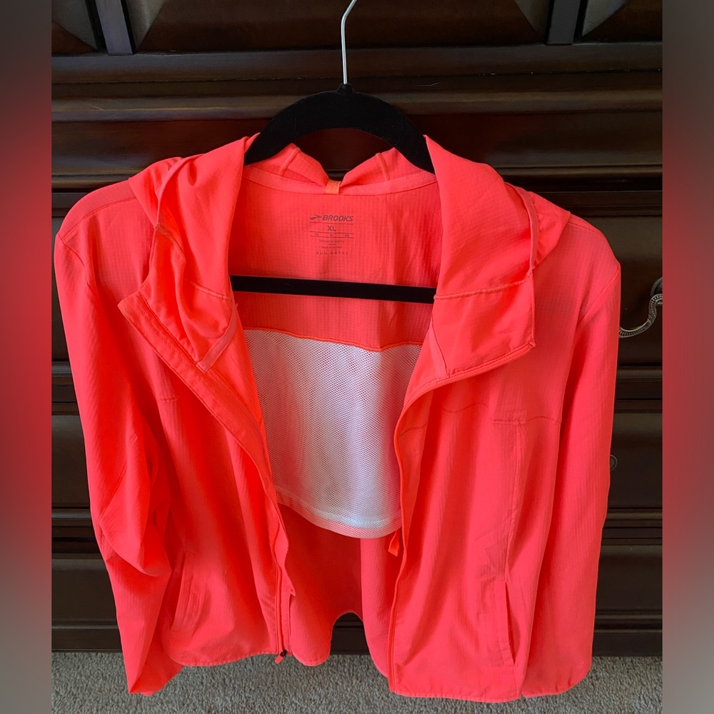 Brooks wind breaker jacket